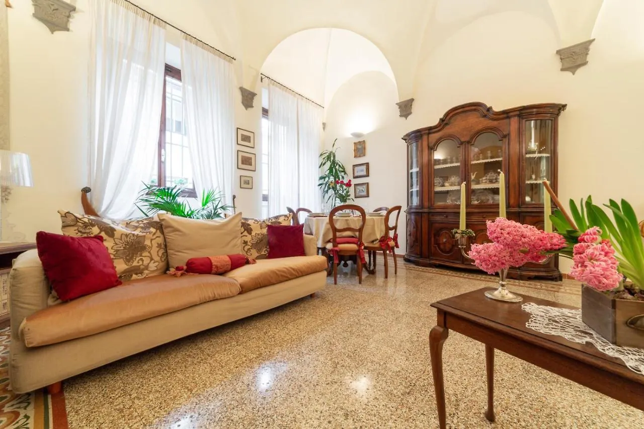 The Paintress Home With Private Patio Florence