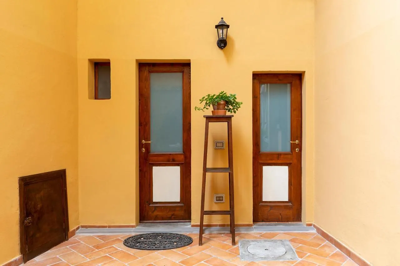 The Paintress Home With Private Patio Florence 0*,  Italy